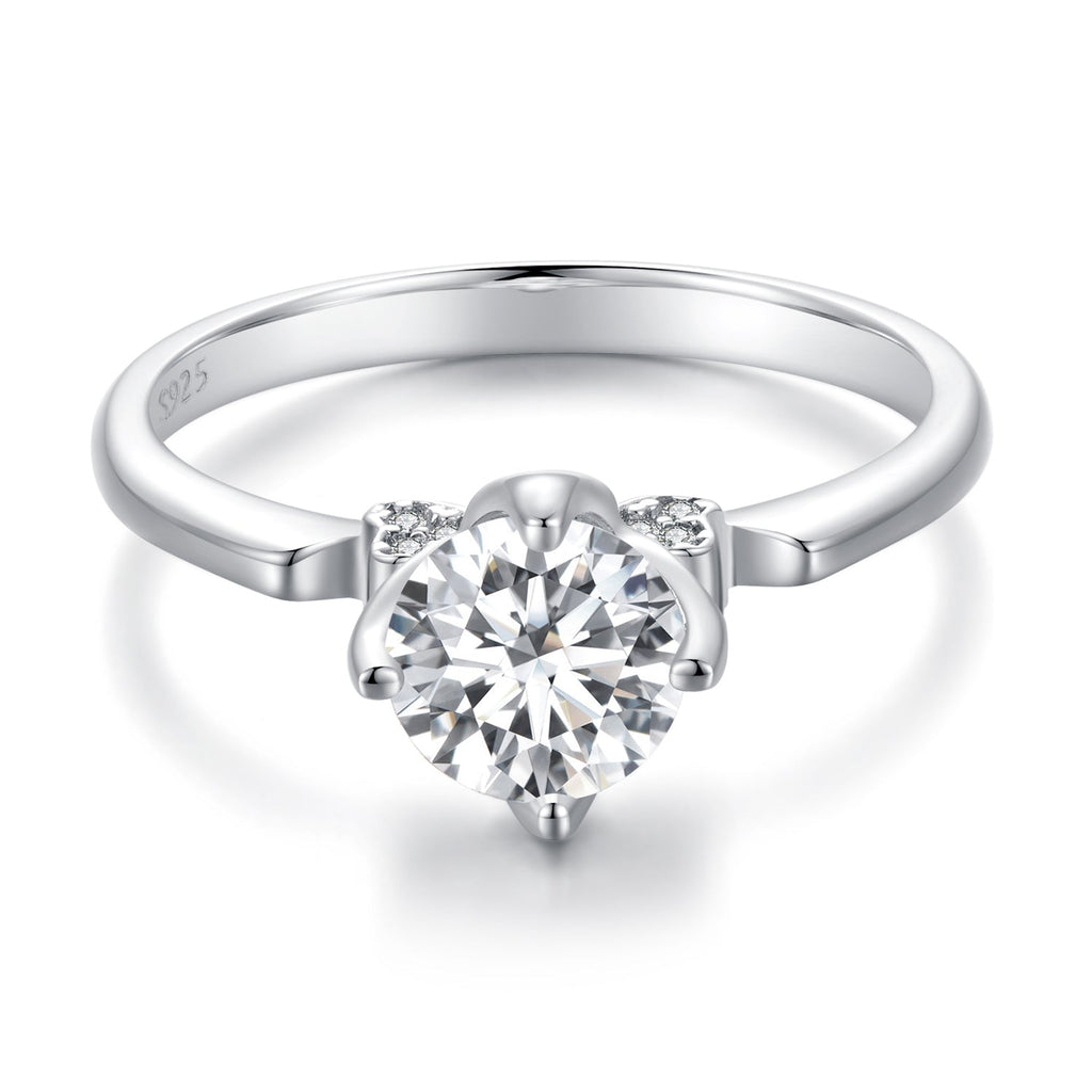 925 Sterling Silver 1.0 Carat Moissanite Ring in Size 8