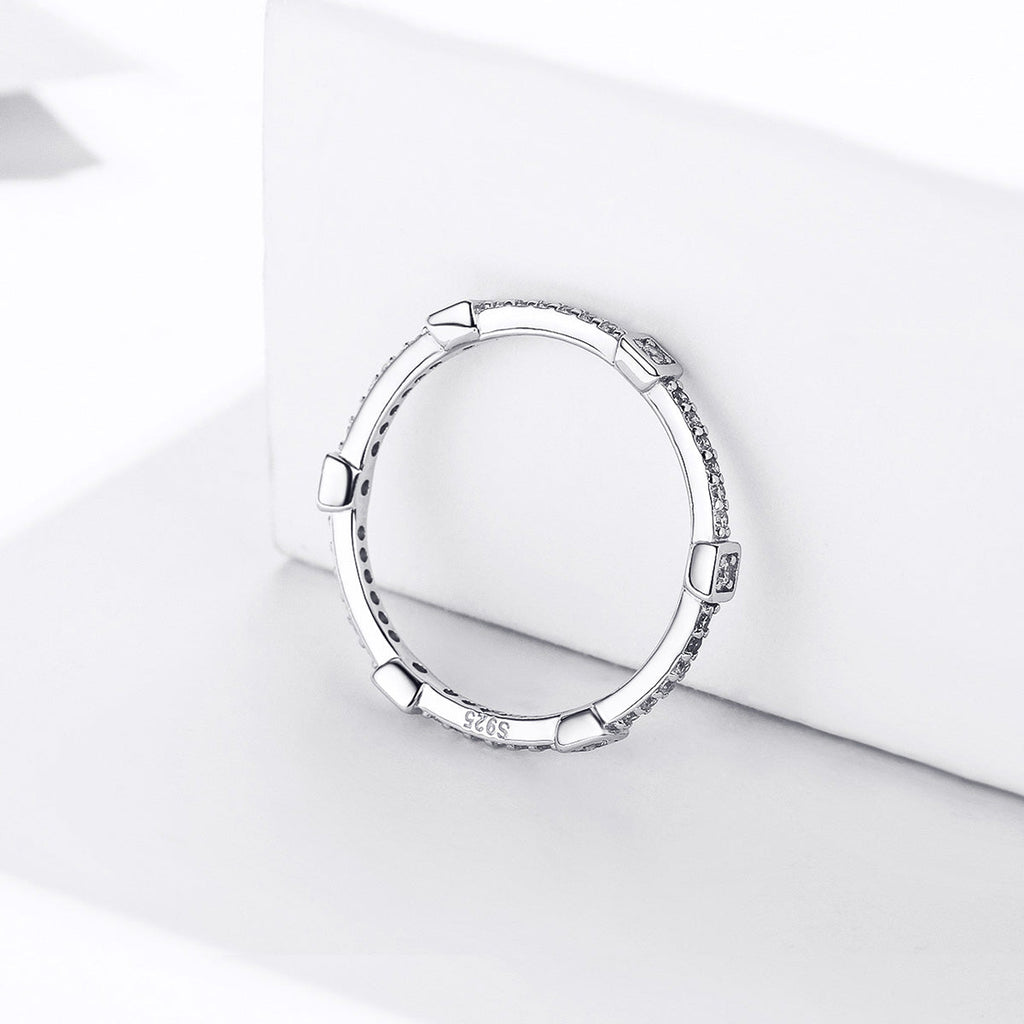925 Sterling Silver Ring with Pavé Setting CZ - Size 6.0