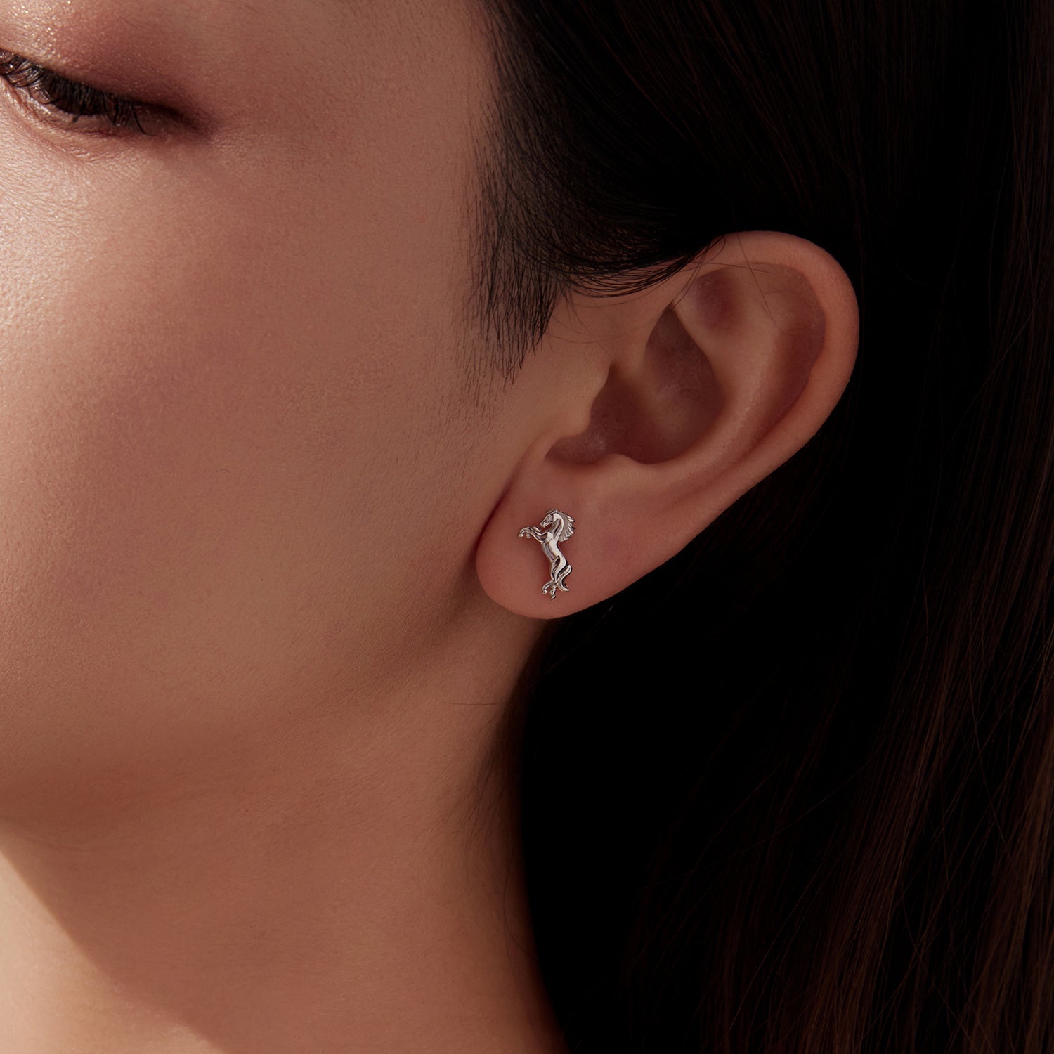 925 Sterling Silver Earrings 0.9*1.3cm with White Gold Plating for Women