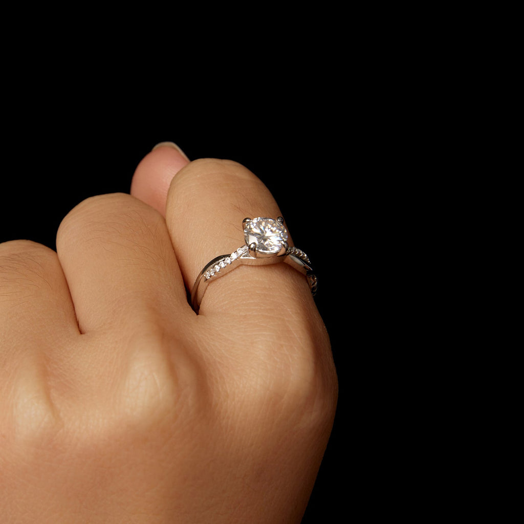 925 Sterling Silver Moissanite 0.65 Carat Ring Size 6 for Women