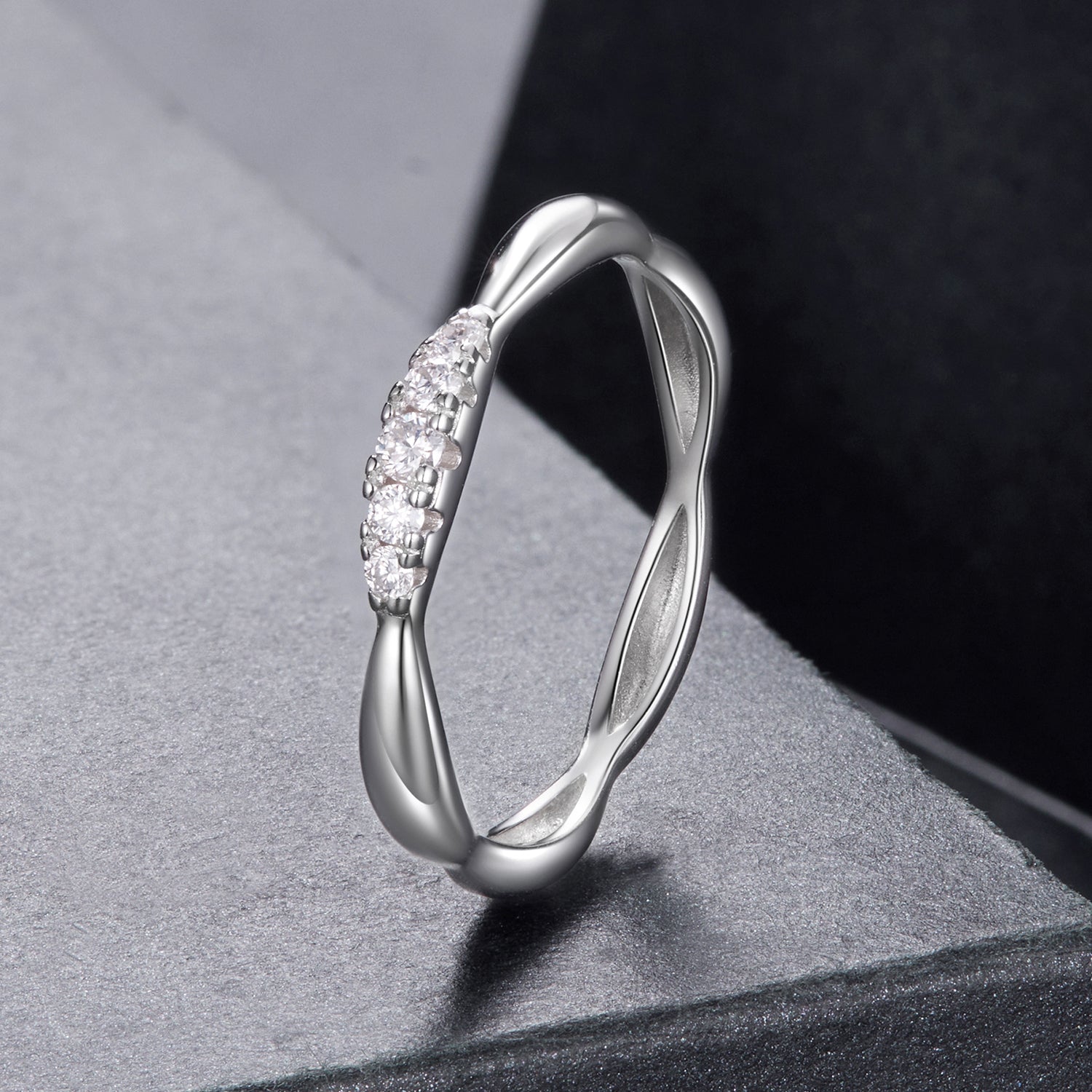 925 Sterling Silver Moissanite Ring with 0.15-0.2cm Gems for Women - Size 6