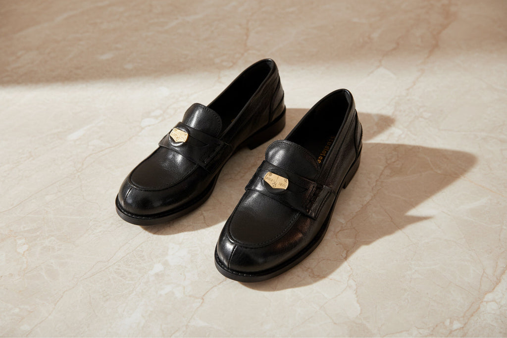Women's Gold Coin Loafers – British-Style Round Toe Leather Slip-On Flats