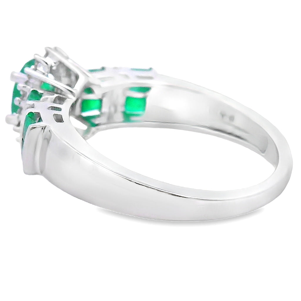 .80ct Esmeralda Anillo de Diamantes en Oro Blanco de 10KT